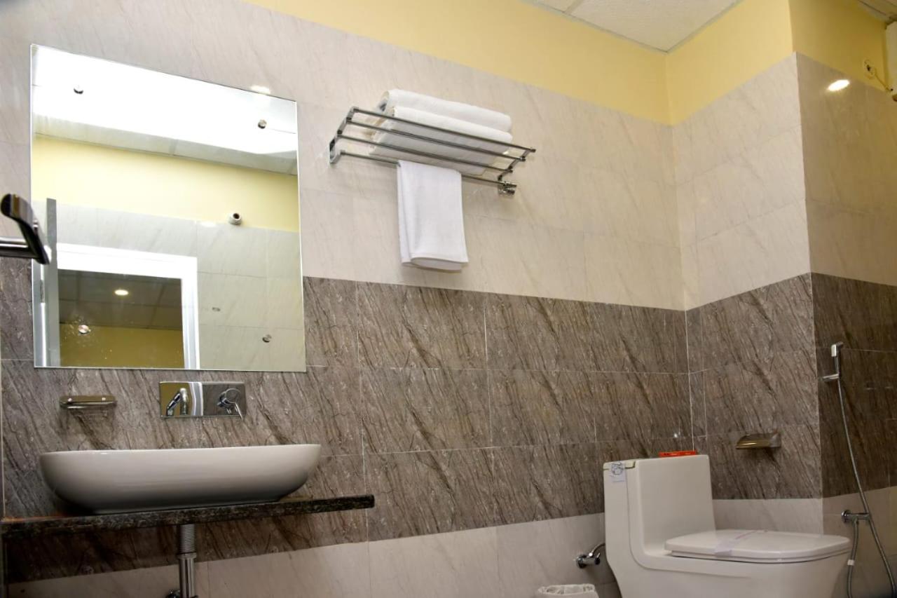 Hotel Tridev Grand Varanasi Eksteriør bilde
