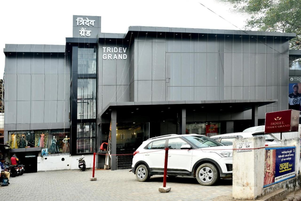 Hotel Tridev Grand Varanasi Eksteriør bilde