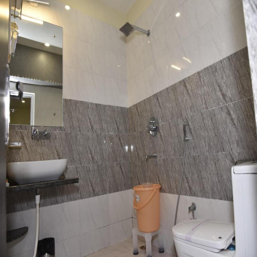 Hotel Tridev Grand Varanasi Eksteriør bilde