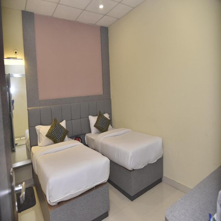 Hotel Tridev Grand Varanasi Eksteriør bilde